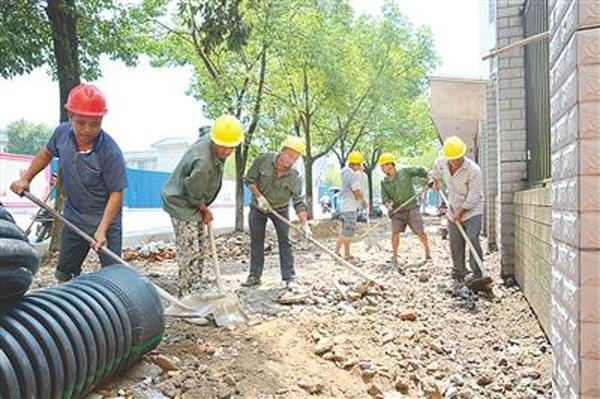 浦城縣四賢大道二期改造項目進行配套管網鋪設工作