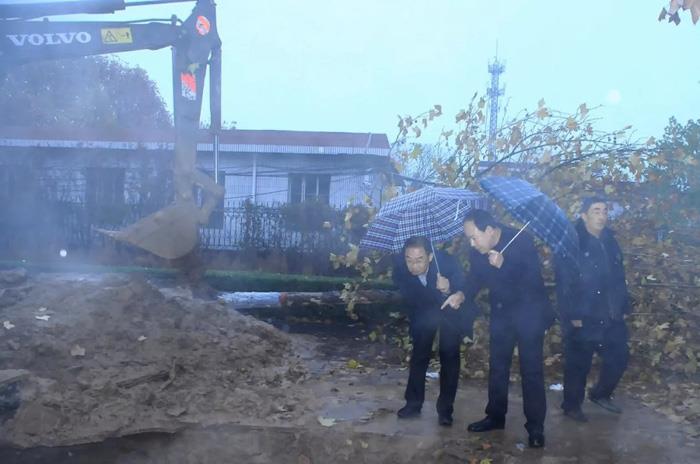 襄汾縣河西區供熱主管道通縣委支管道焊口破裂導致大面積停熱